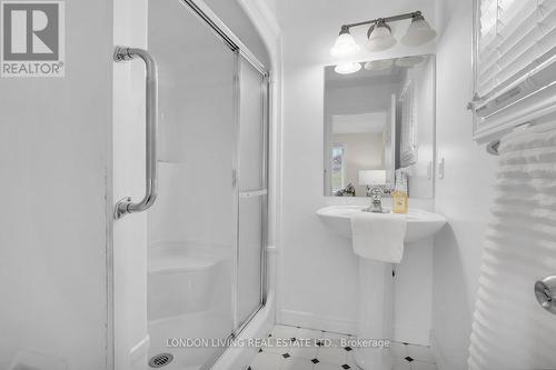 1672 Ennismore Crescent, London, ON - Indoor Photo Showing Bathroom