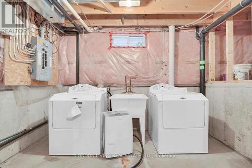 1672 Ennismore Crescent, London, ON - Indoor Photo Showing Laundry Room