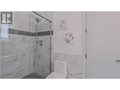 2863 Copper Ridge Drive, West Kelowna, BC - Indoor Photo Showing Bathroom