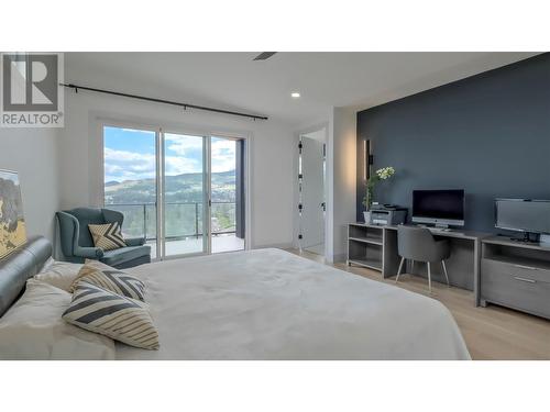 2863 Copper Ridge Drive, West Kelowna, BC - Indoor Photo Showing Bedroom