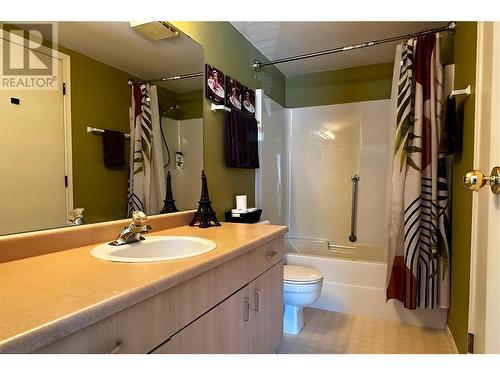 240 Hollywood Road Unit# 202, Kelowna, BC - Indoor Photo Showing Bathroom