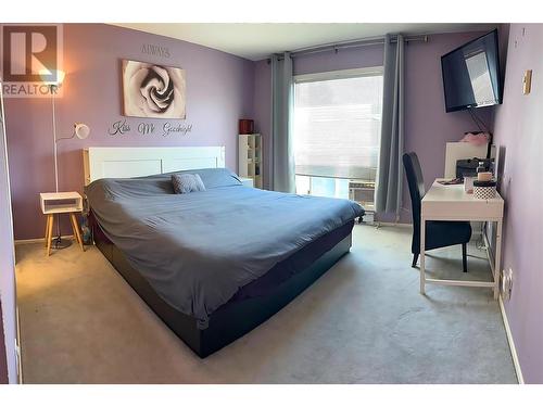 240 Hollywood Road Unit# 202, Kelowna, BC - Indoor Photo Showing Bedroom