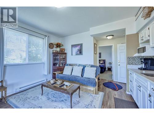 1270 Highway 3 Highway, Osoyoos, BC - Indoor Photo Showing Living Room