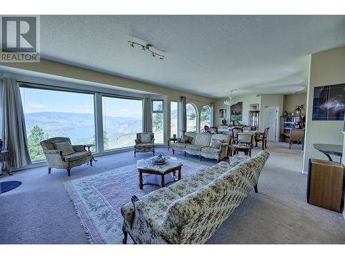 1270 Highway 3 Highway, Osoyoos, BC - Indoor Photo Showing Living Room