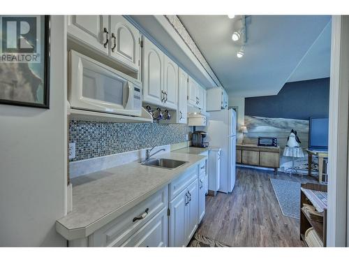 1270 Highway 3 Highway, Osoyoos, BC - Indoor Photo Showing Kitchen