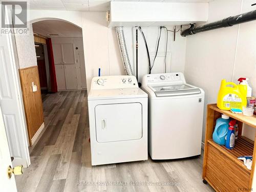 42 King Street, Kapuskasing, ON - Indoor Photo Showing Laundry Room