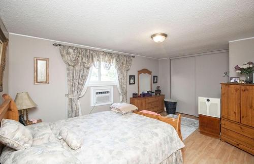 445 Stone Church Road W|Unit #15, Hamilton, ON - Indoor Photo Showing Bedroom