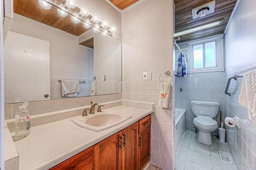 3 Elgar Avenue, Hamilton, ON - Indoor Photo Showing Bathroom