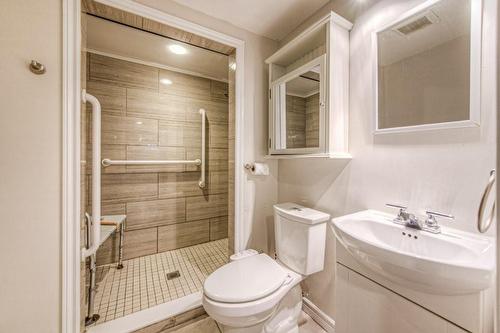 3 Elgar Avenue, Hamilton, ON - Indoor Photo Showing Bathroom