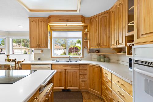 23-1201 Cameron Avenue, Kelowna, BC - Indoor Photo Showing Kitchen With Double Sink