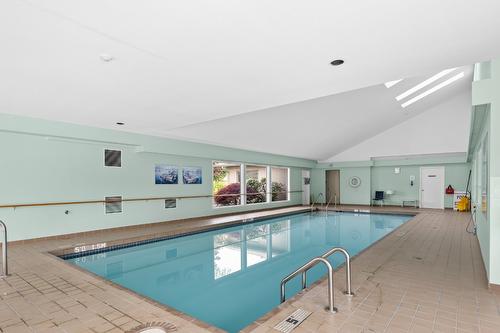 23-1201 Cameron Avenue, Kelowna, BC - Indoor Photo Showing Other Room With In Ground Pool