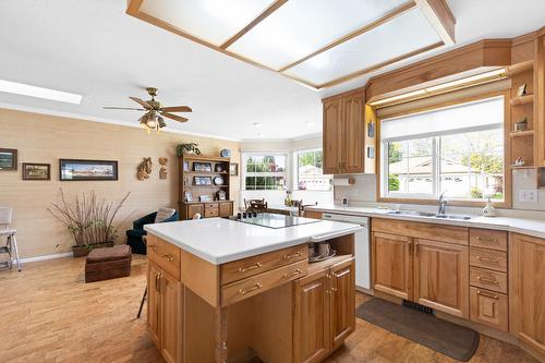 23-1201 Cameron Avenue, Kelowna, BC - Indoor Photo Showing Kitchen With Double Sink