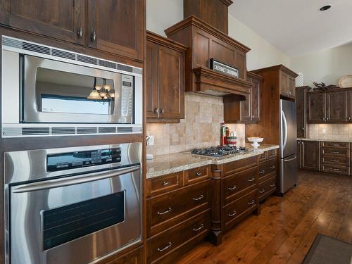 1492 Gregory Road, West Kelowna, BC - Indoor Photo Showing Kitchen With Upgraded Kitchen