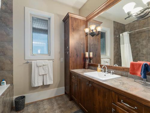 1492 Gregory Road, West Kelowna, BC - Indoor Photo Showing Bathroom