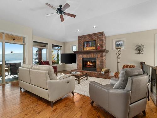 1492 Gregory Road, West Kelowna, BC - Indoor Photo Showing Living Room With Fireplace