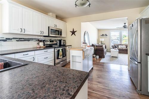 1157 Kneller Court, Kelowna, BC - Indoor Photo Showing Kitchen With Stainless Steel Kitchen With Upgraded Kitchen