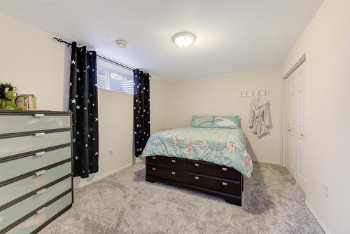 131-133 Wyndham Crescent, Kelowna, BC - Indoor Photo Showing Bedroom