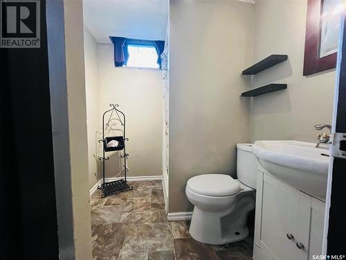 724 4Th Street E, Shaunavon, SK - Indoor Photo Showing Bathroom