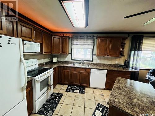 724 4Th Street E, Shaunavon, SK - Indoor Photo Showing Kitchen With Double Sink