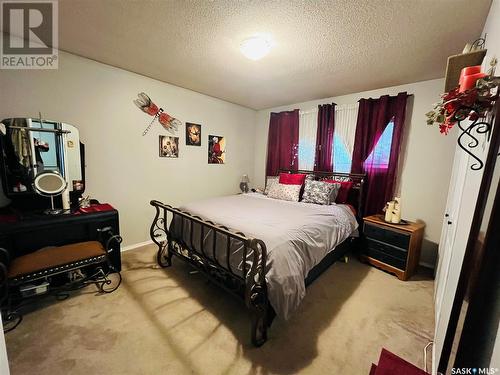 724 4Th Street E, Shaunavon, SK - Indoor Photo Showing Bedroom