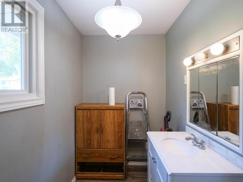 767 Spruce Street, Quesnel, BC - Indoor Photo Showing Bathroom