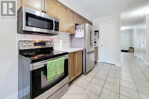 112 Meadow Wood Crescent, Hamilton, ON - Indoor Photo Showing Kitchen