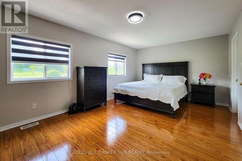 112 Meadow Wood Crescent, Hamilton, ON - Indoor Photo Showing Bedroom