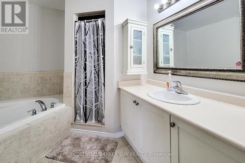 112 Meadow Wood Crescent, Hamilton, ON - Indoor Photo Showing Bathroom