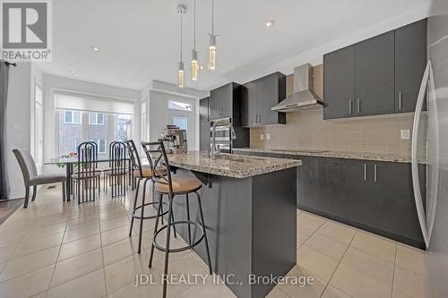 18 Kellington Trail, Whitchurch-Stouffville, ON - Indoor Photo Showing Kitchen With Upgraded Kitchen