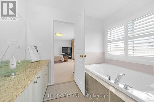 18 Kellington Trail, Whitchurch-Stouffville, ON - Indoor Photo Showing Bathroom