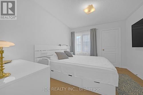 18 Kellington Trail, Whitchurch-Stouffville, ON - Indoor Photo Showing Bedroom