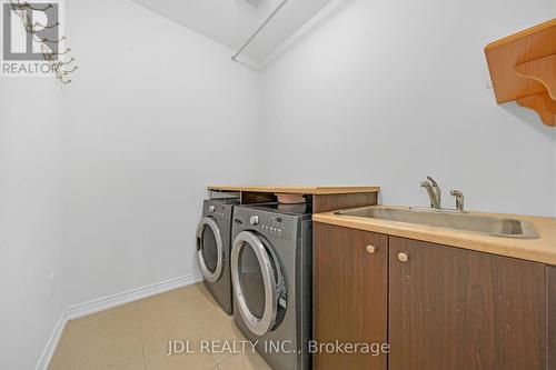 18 Kellington Trail, Whitchurch-Stouffville, ON - Indoor Photo Showing Laundry Room