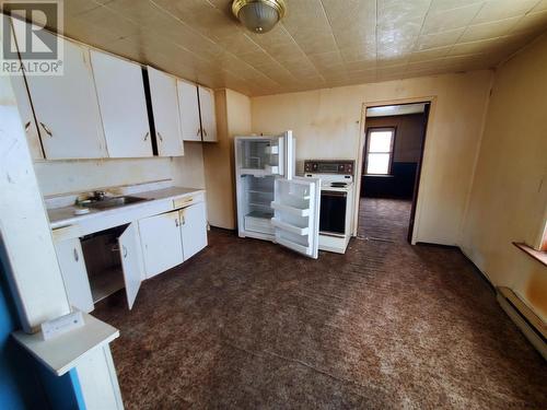 30 Rowan Ave, Kirkland Lake, ON - Indoor Photo Showing Kitchen