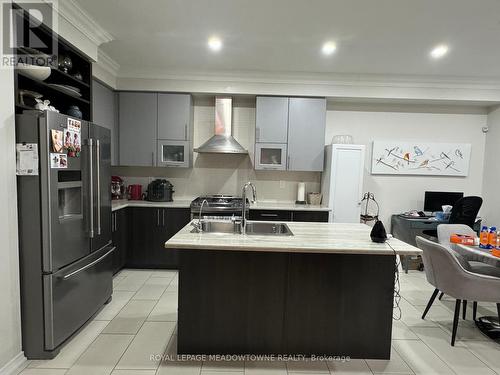 Room - 30 Iguana Terrace, Brampton (Northwest Brampton), ON - Indoor Photo Showing Kitchen With Double Sink With Upgraded Kitchen