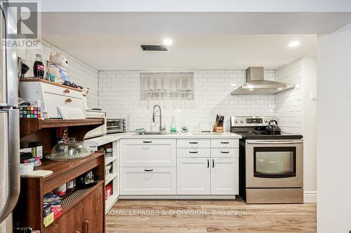 1095.5 Davenport Road, Toronto, ON - Indoor Photo Showing Kitchen With Upgraded Kitchen