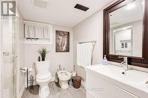 1095.5 Davenport Road, Toronto, ON - Indoor Photo Showing Bathroom