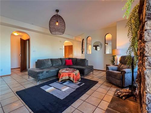 3211 Mcdonald Avenue, Brandon, MB - Indoor Photo Showing Living Room