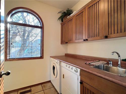 3211 Mcdonald Avenue, Brandon, MB - Indoor Photo Showing Laundry Room