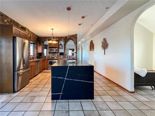 3211 Mcdonald Avenue, Brandon, MB - Indoor Photo Showing Kitchen