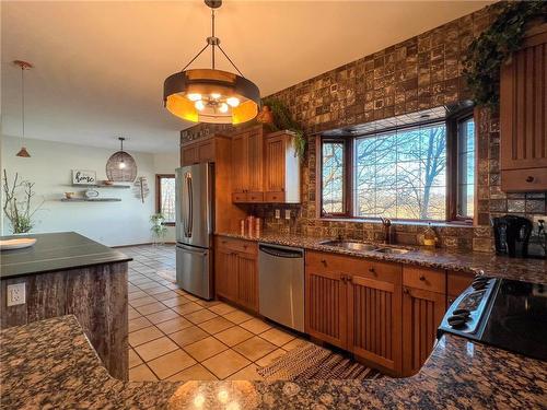 3211 Mcdonald Avenue, Brandon, MB - Indoor Photo Showing Kitchen