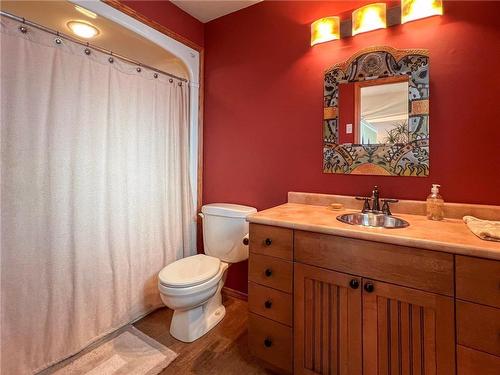 3211 Mcdonald Avenue, Brandon, MB - Indoor Photo Showing Bathroom