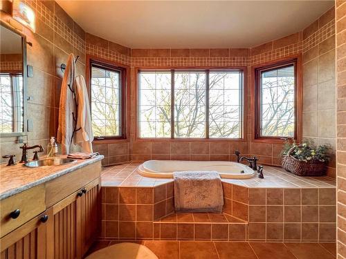 3211 Mcdonald Avenue, Brandon, MB - Indoor Photo Showing Bathroom