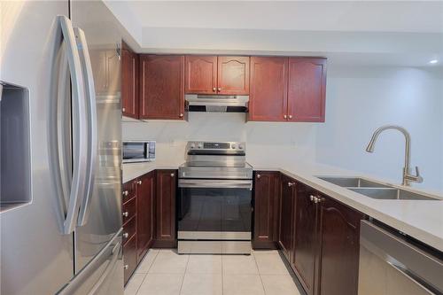 345 Aspendale Crescent, Mississauga, ON - Indoor Photo Showing Kitchen With Stainless Steel Kitchen With Double Sink With Upgraded Kitchen