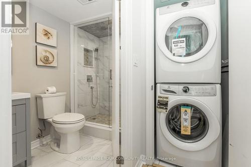 611 - 300 Bloor Street E, Toronto C09, ON - Indoor Photo Showing Laundry Room