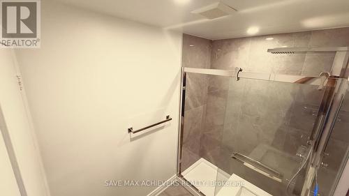 17 - 1720 Albion Road, Toronto W10, ON - Indoor Photo Showing Bathroom