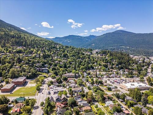 521 Nelson Avenue, Nelson, BC - Outdoor With View