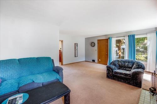 521 Nelson Avenue, Nelson, BC - Indoor Photo Showing Living Room