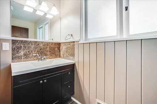 521 Nelson Avenue, Nelson, BC - Indoor Photo Showing Bathroom