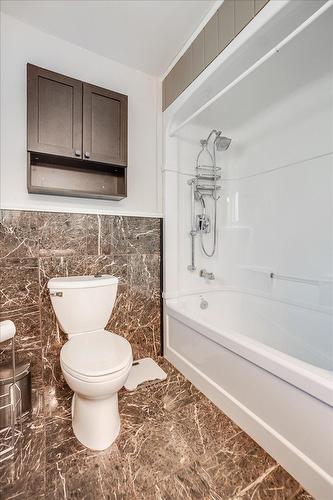 521 Nelson Avenue, Nelson, BC - Indoor Photo Showing Bathroom