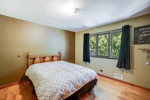521 Nelson Avenue, Nelson, BC - Indoor Photo Showing Bedroom